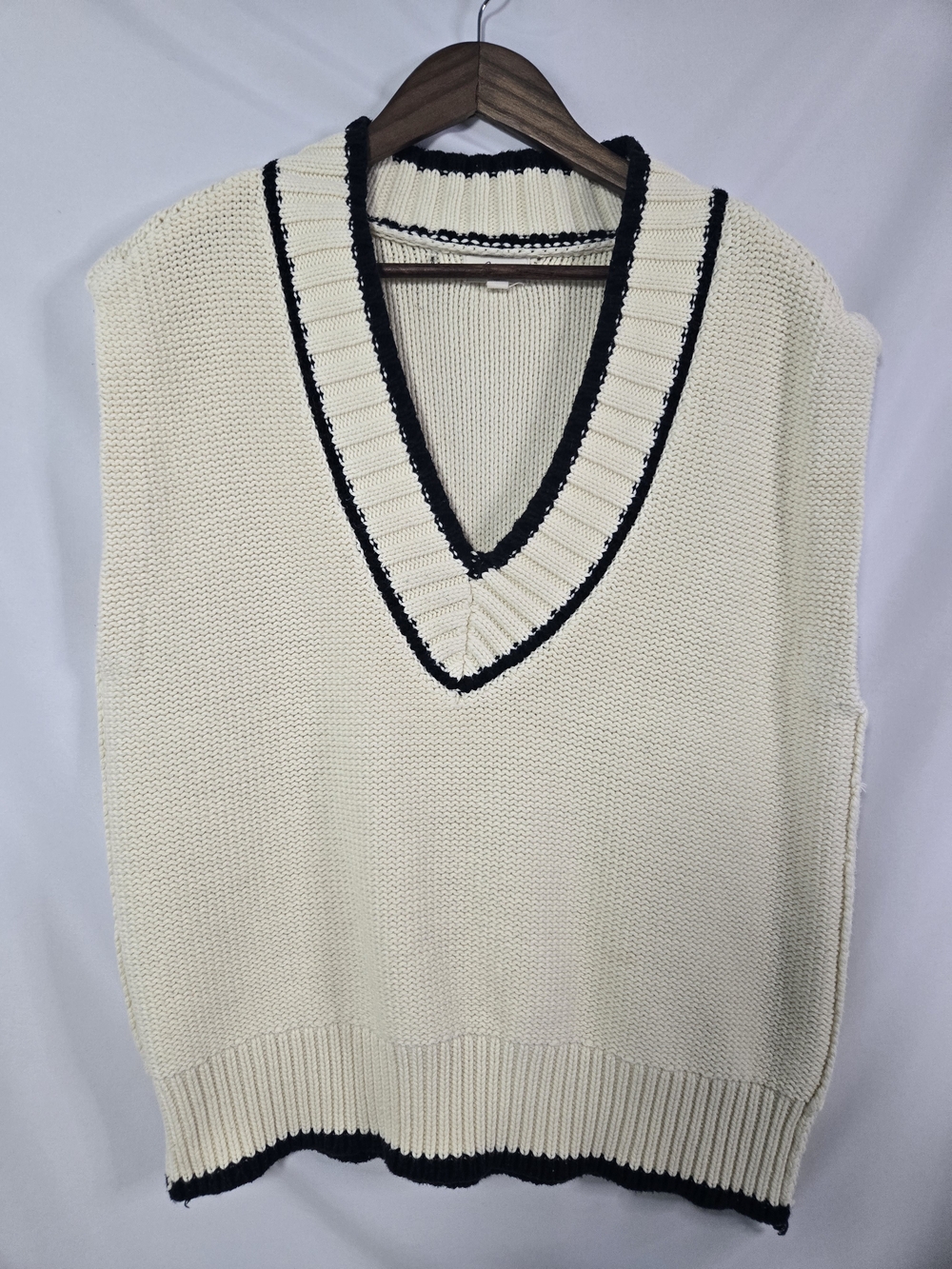 Elan Cream Knit V‑Neck Vest with Black Contrast Trim – Size M
